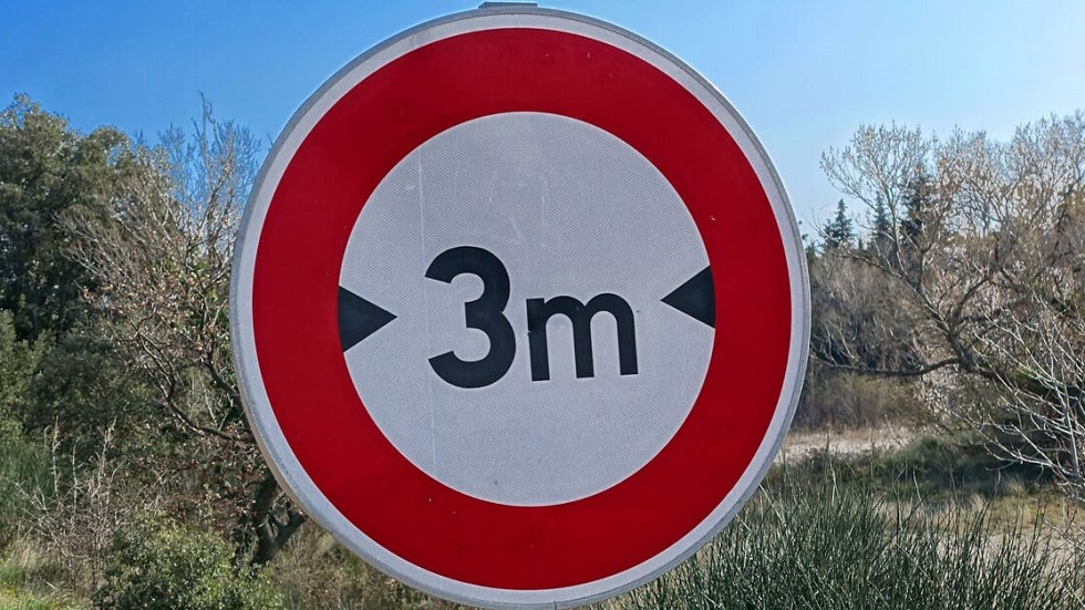 Panneau largeur vehicules