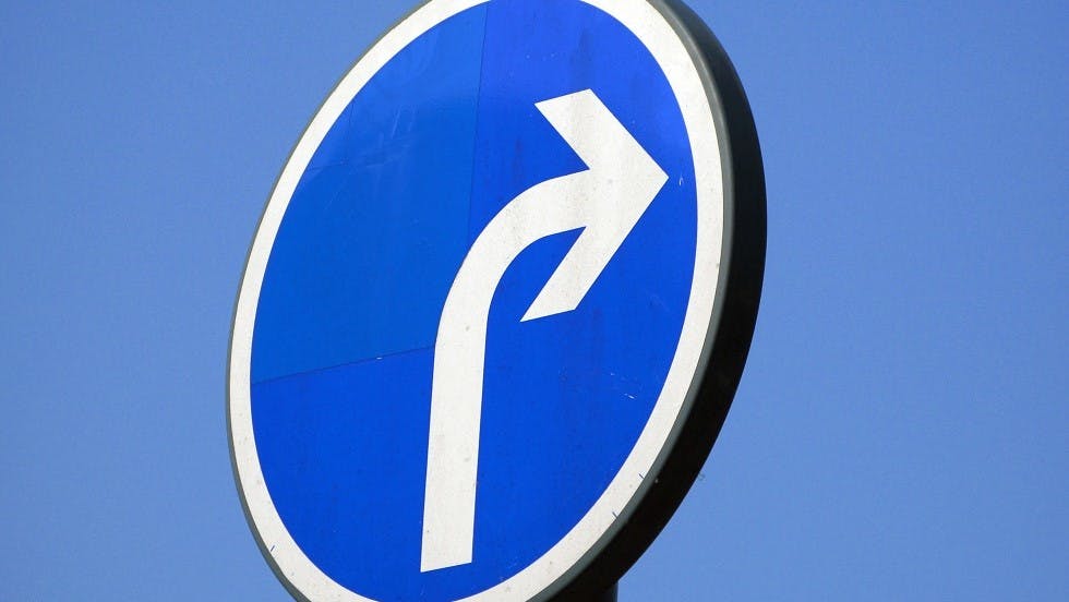 Panneau obligation tourner droite