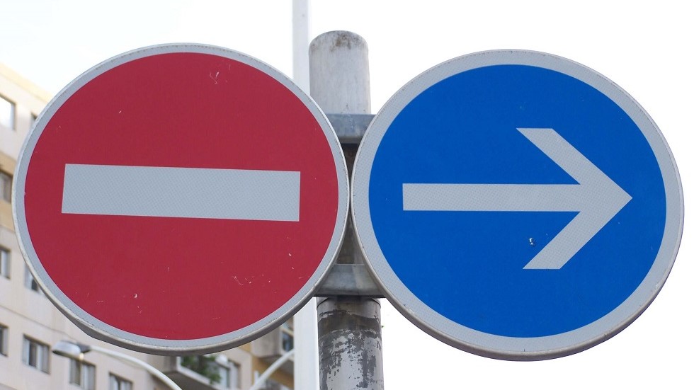 Panneau obligation tourner droite