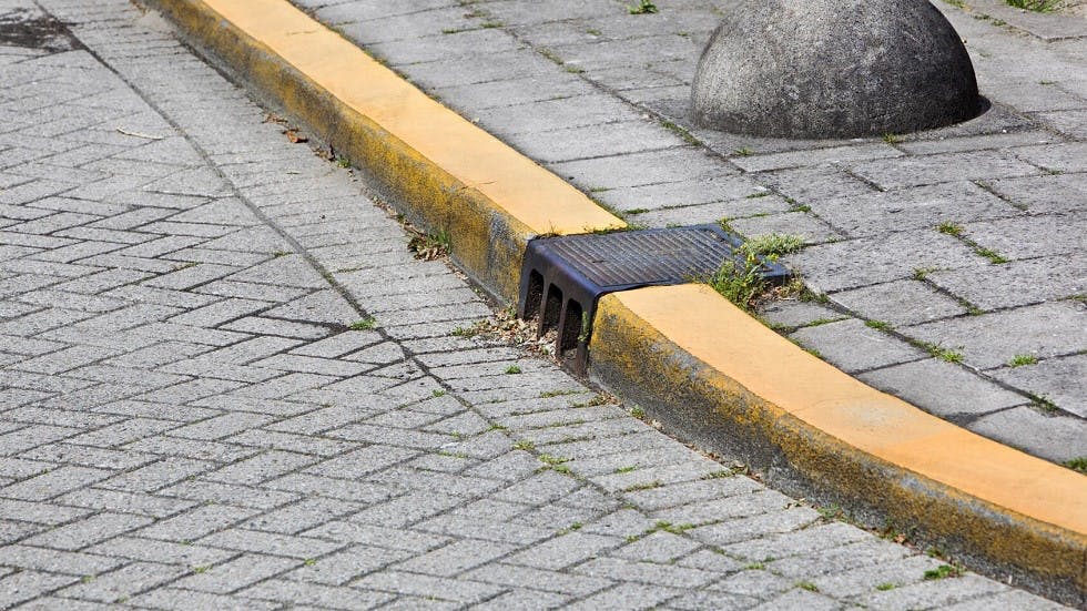 Marquage jaune trottoir