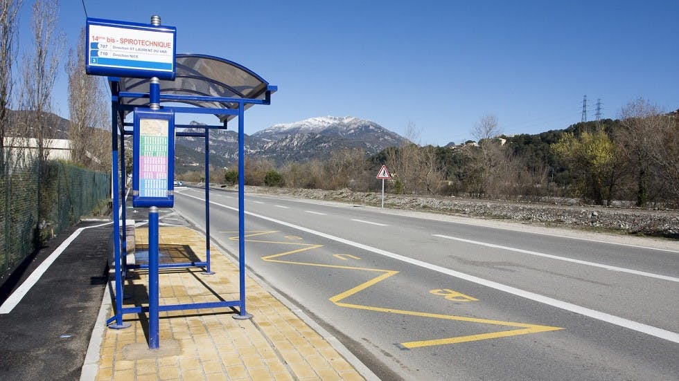Abri bus marquage sol