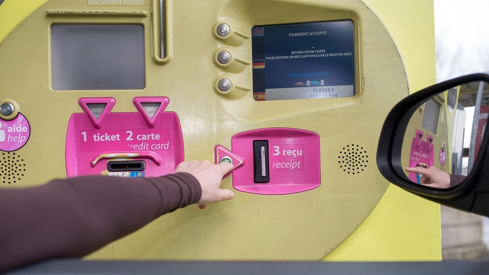 Borne peage autoroute