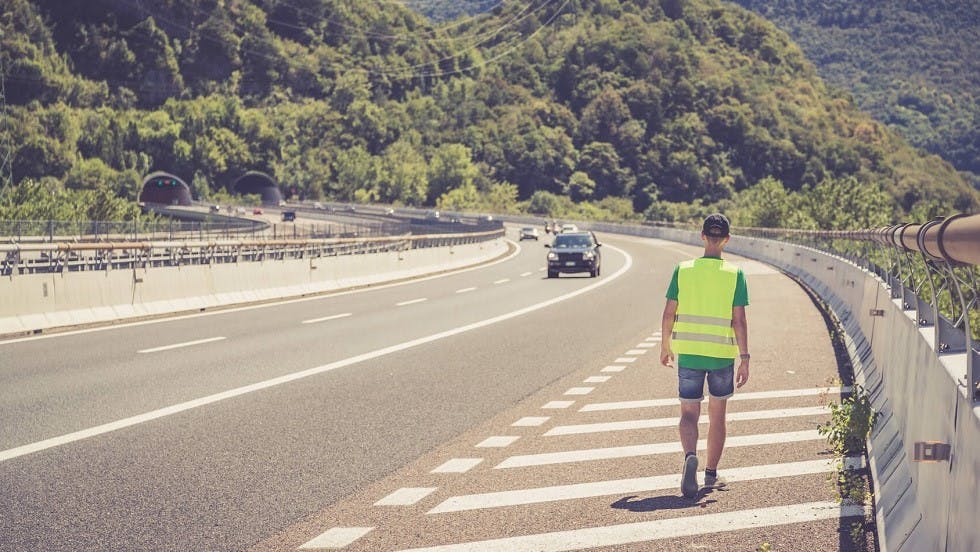 Conducteur marchant bande arret urgence