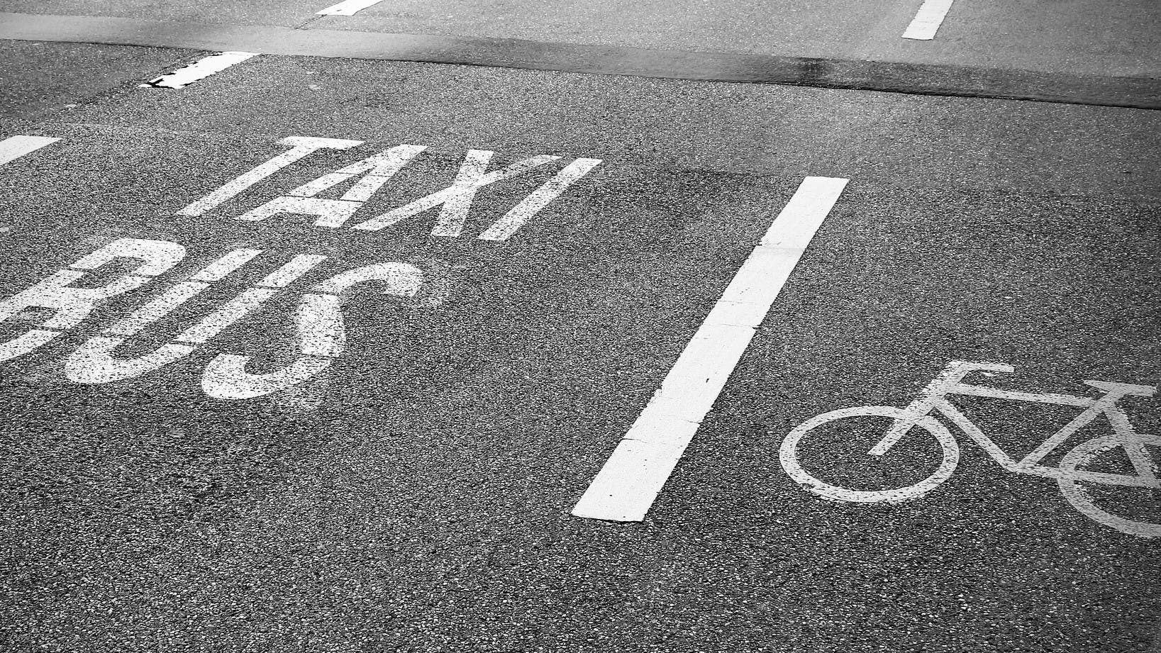 Voies reservees pour bus et velo