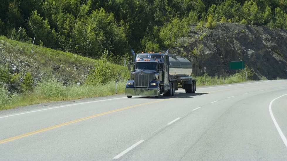 Camion route trois voies