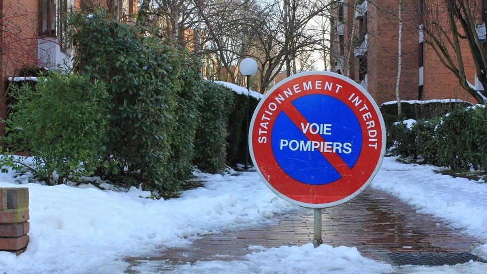 Panneau voie reservee pompiers