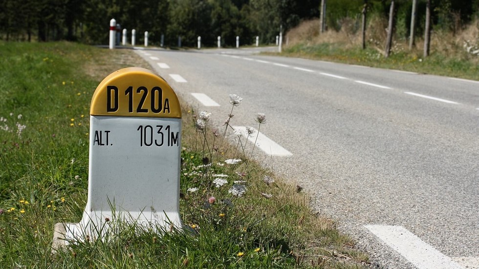 Borne route departementale