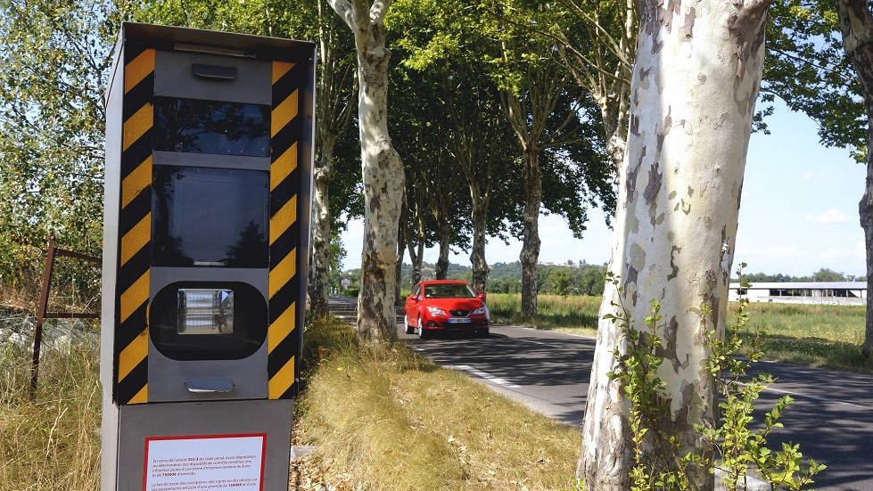 Voiture circulation infraction radar