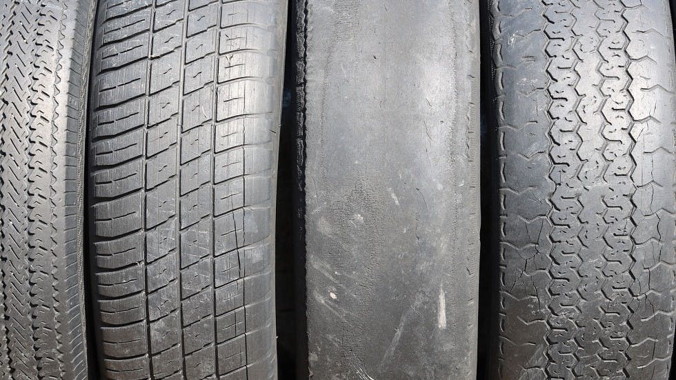 Bandes roulement pneus lisses