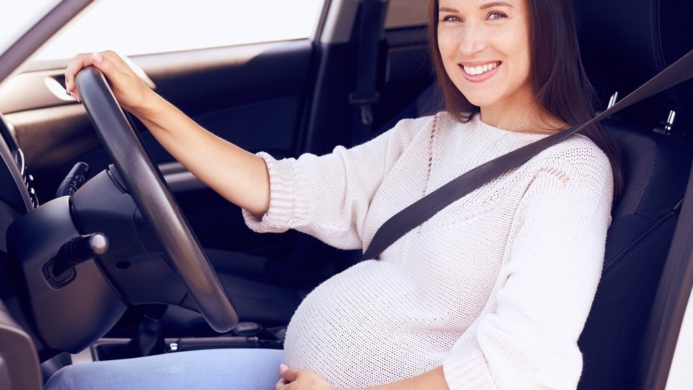 Conductrice grossesse ceinture attachee