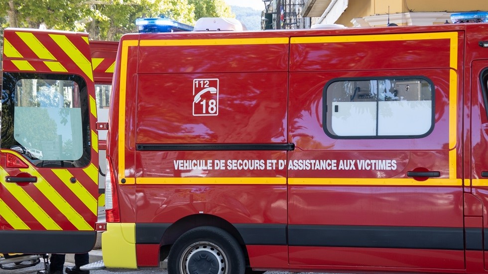 Vehicule de pompiers intervenant chez des victimes