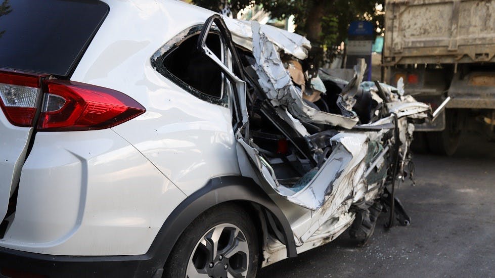 Voiture encastree suite accident route