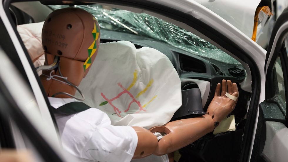 Crash test mannequin airbag