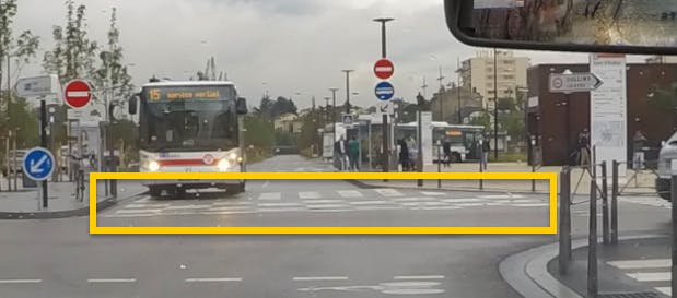 des damiers de bus