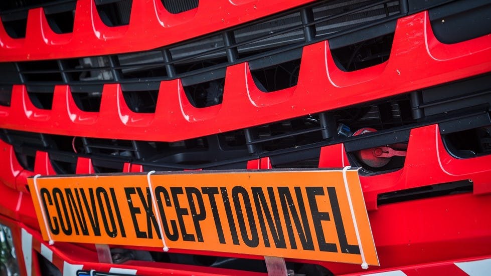 Panneau convoi exceptionnel avant camion