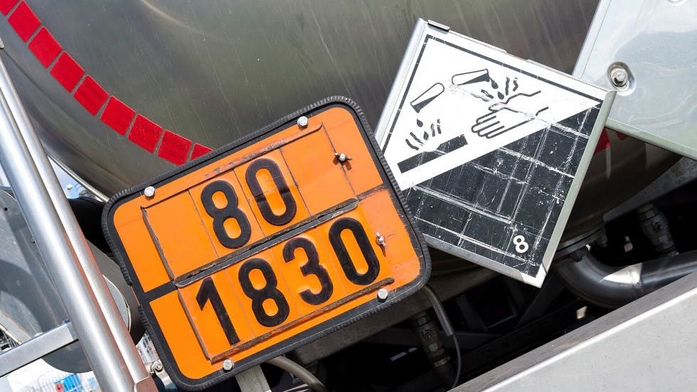 Plaque orange corrosif camion