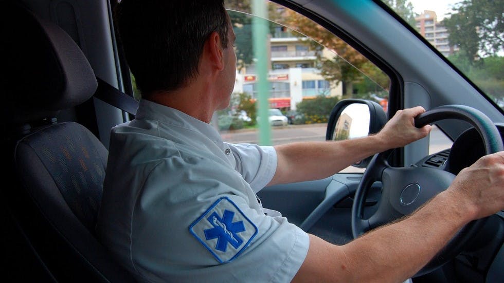 Ambulancier en circulation