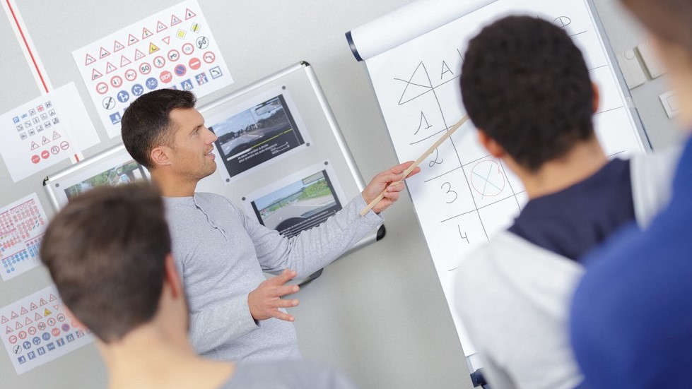 Formateur code route jeunes