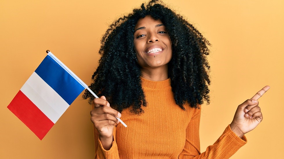 Participante du SNU se formant au code de la route