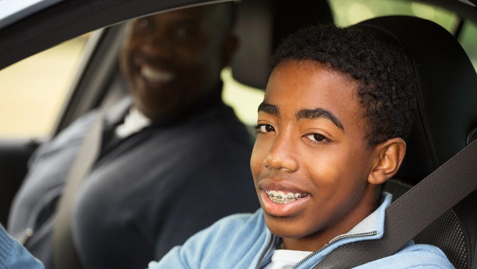 Jeune conducteur suivant la conduite accompagnee