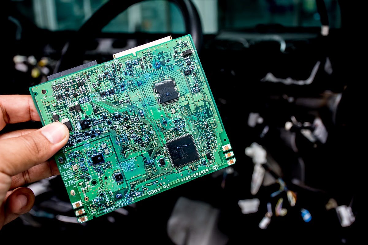 Puces electroniques pour voitures penuries