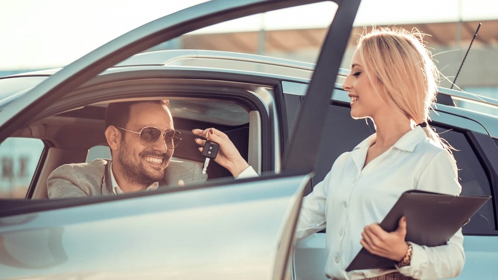 Vendeuse cle voiture