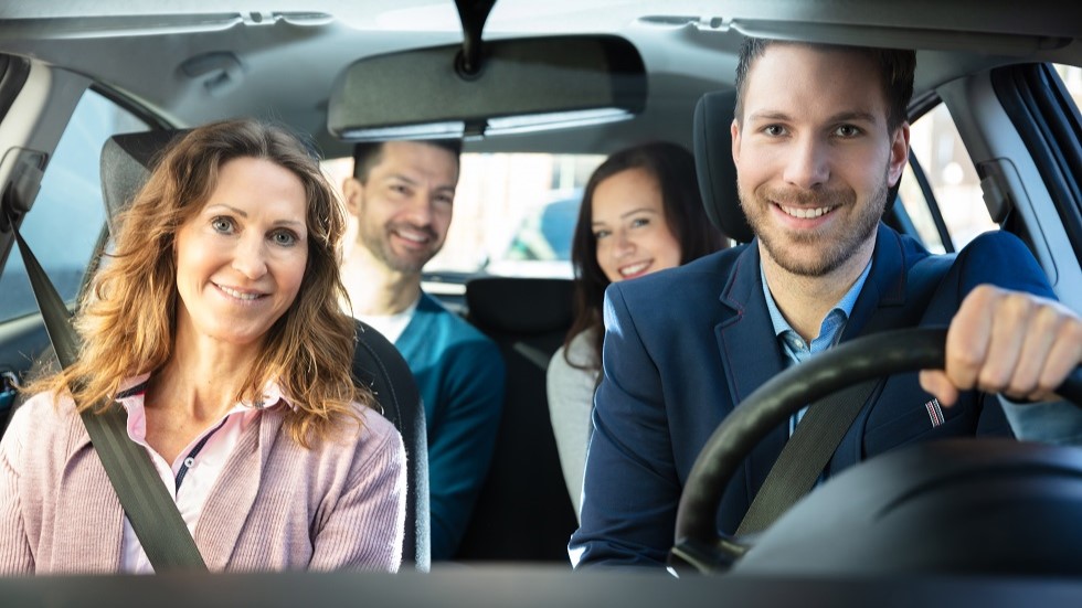Groupe de personnes dans un covoiturage
