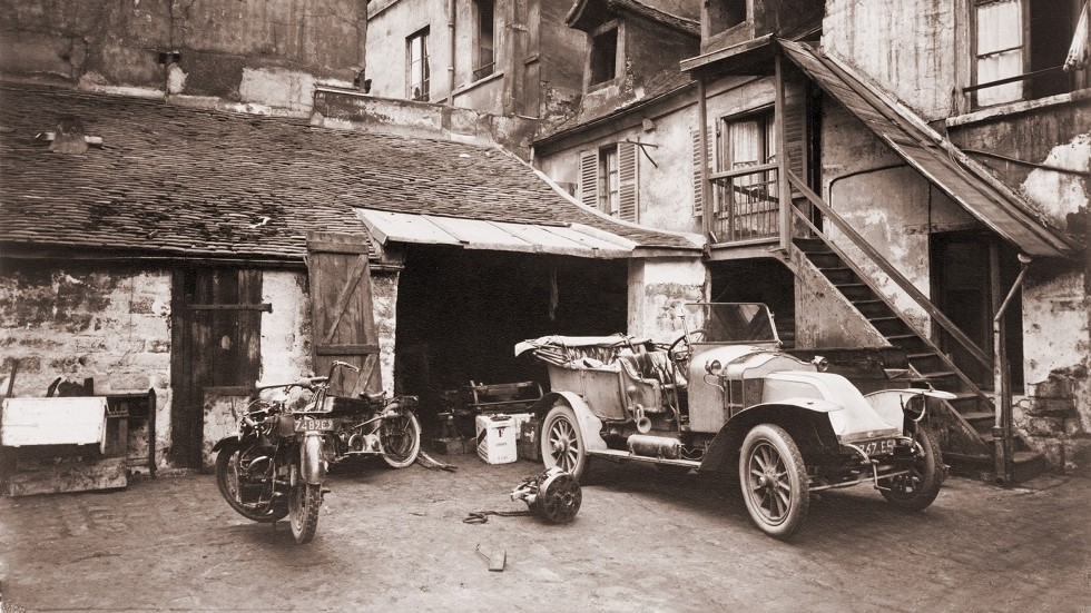Voiture ancienne stationnement