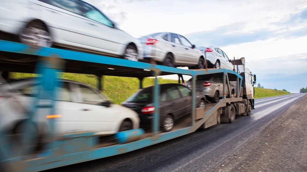 Camion transport voitures neuves
