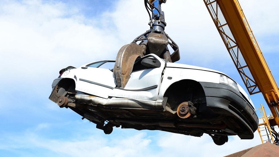 Destruction voiture casse