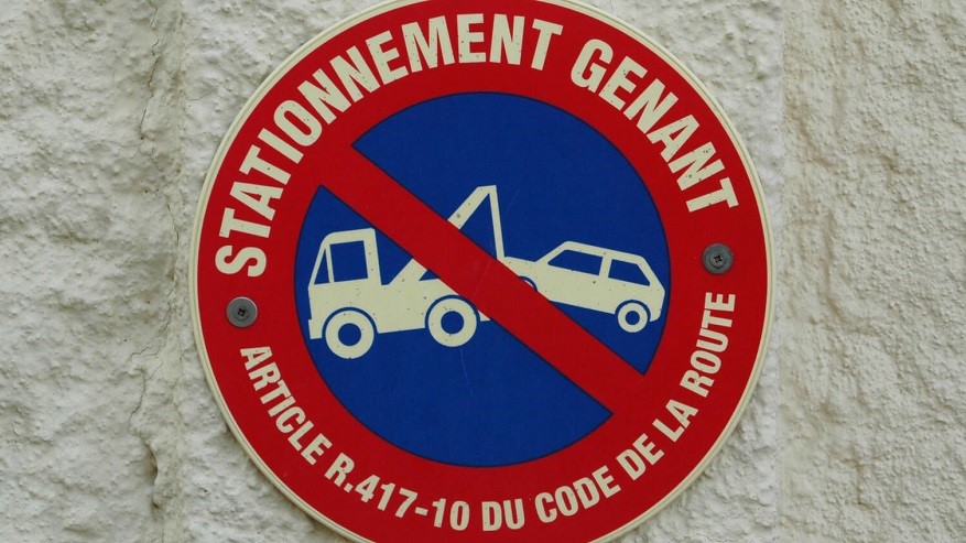 Panneau stationnement genant fourriere