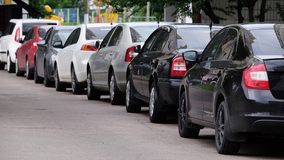 Voiture stationnement exterieur