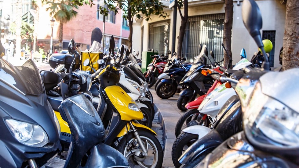 Motos cyclomoteurs stationnement