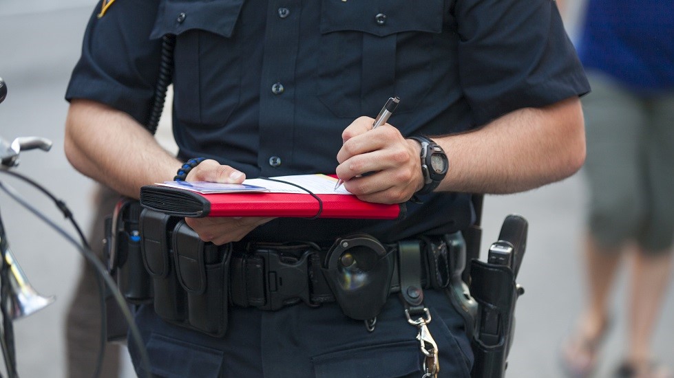 Policier redaction contravention