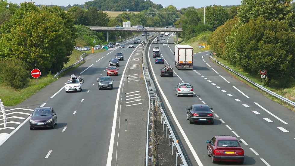 Autoroute circulation droite