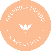 Tampon de l'identité visuelle de Delphine Durdu kinésiologue