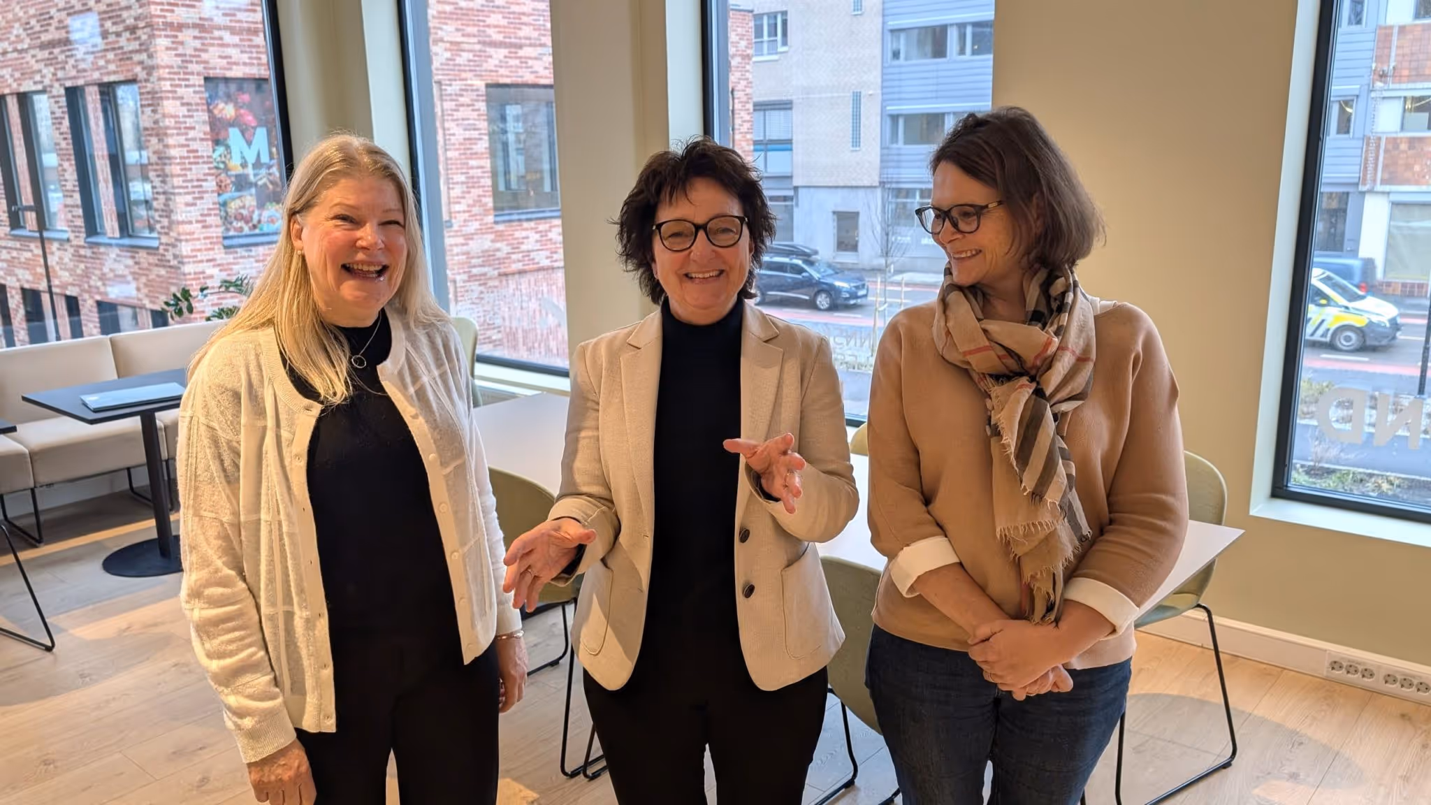 Kunnskapsbyens Inger-Lise M. Nøstvik er godt fornøyd med tilbudet som kompetansemeglerne Anne Marit Rødland (t.v.) og Tone Blixøen stiller opp med for Kunnskapsbyens medlemsbedrifter.