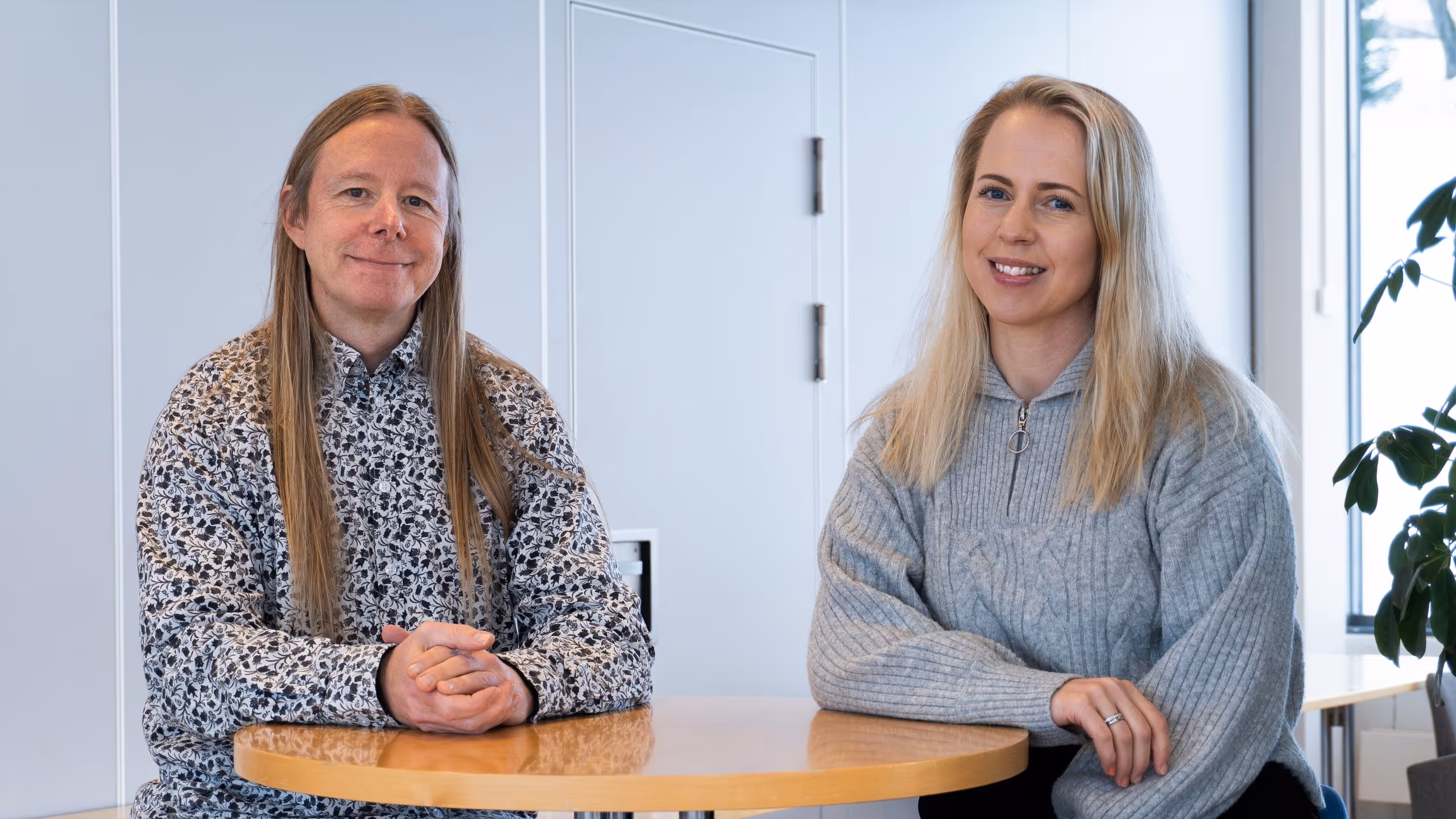 Thomas Framnes og Ina Marlen Andresen hos Justervesenet ønsker velkommen til oppstart av et nettverk for kommunikasjonsmedarbeidere hos Kunnskapsbyens medlemsbedrifter.