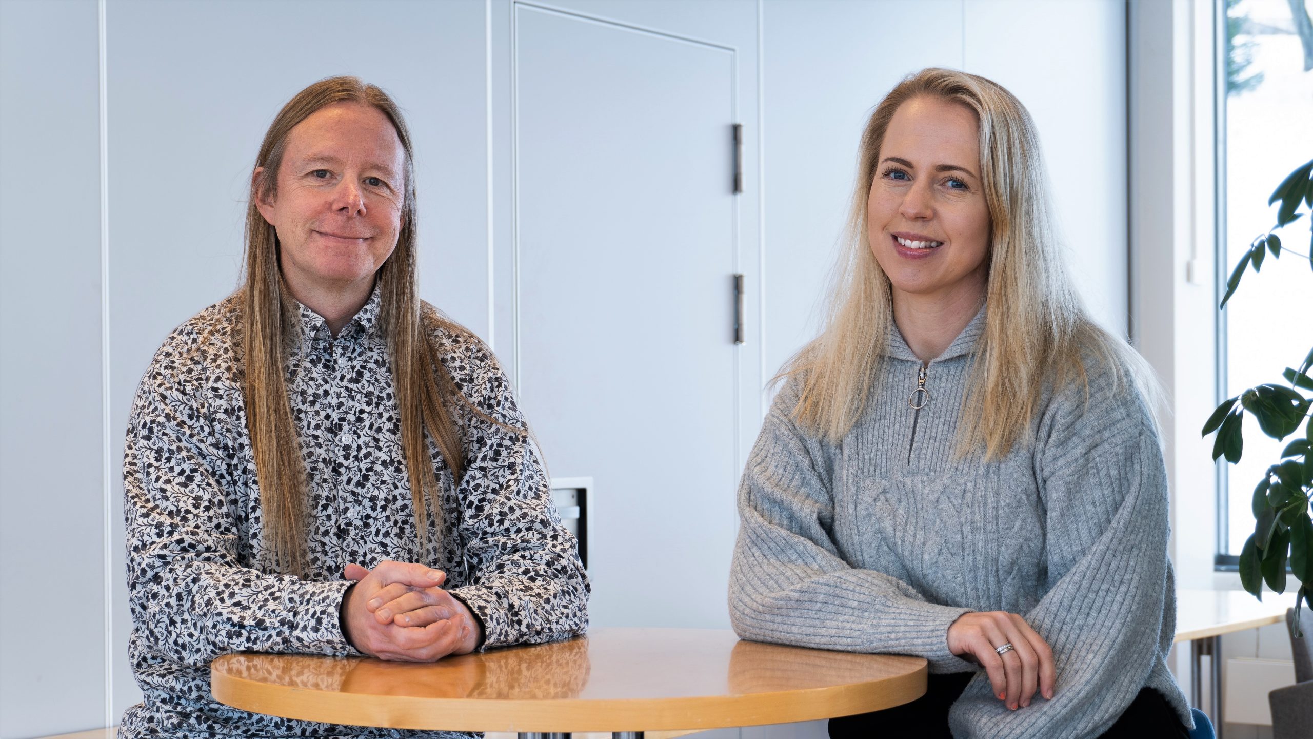 Thomas Framnes og Ina Marlen Andresen hos Justervesenet ønsker velkommen til oppstart av et nettverk for kommunikasjonsmedarbeidere hos Kunnskapsbyens medlemsbedrifter.