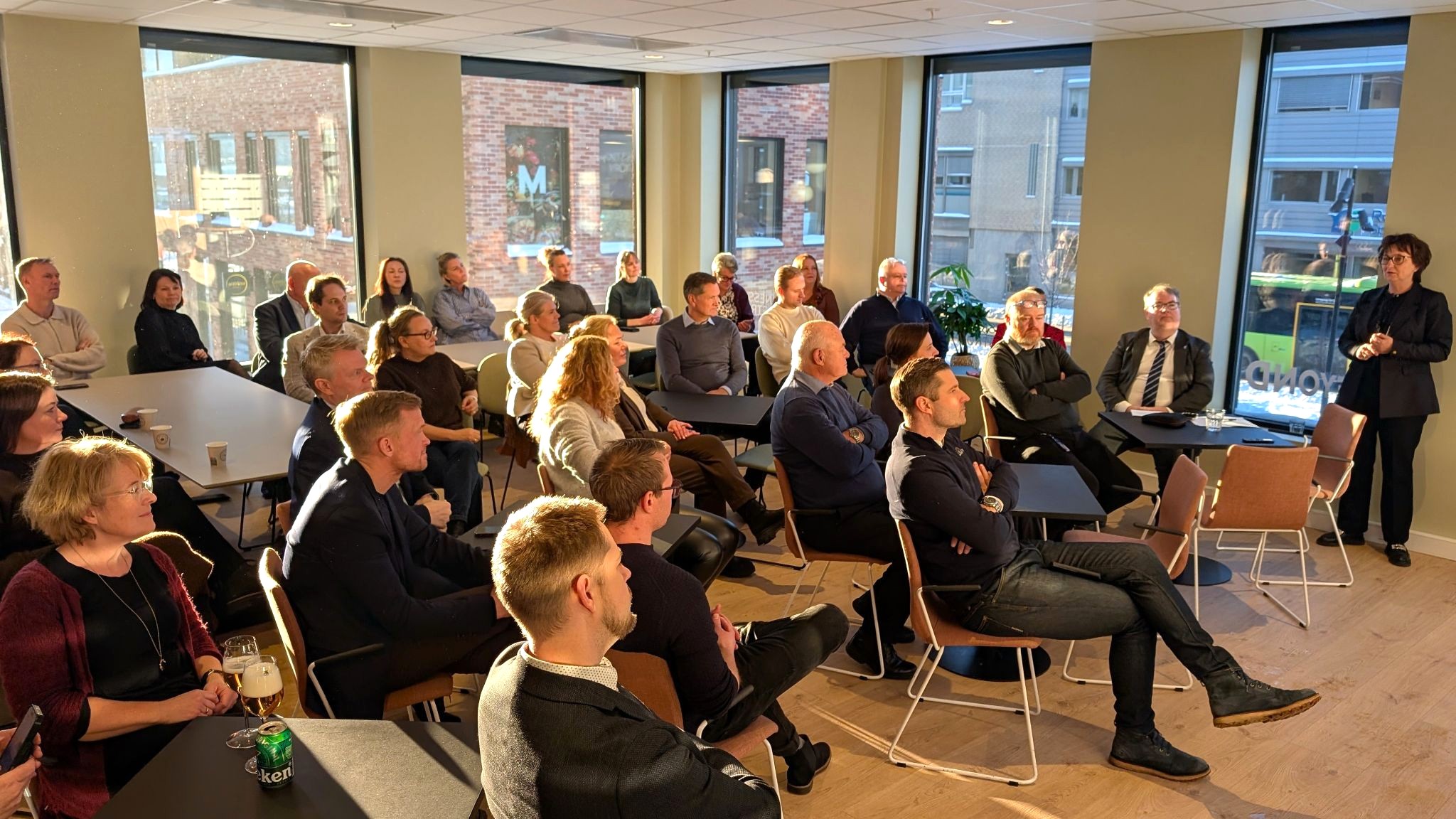 Møteforsamling i Kunnskapsbyens lokaler.