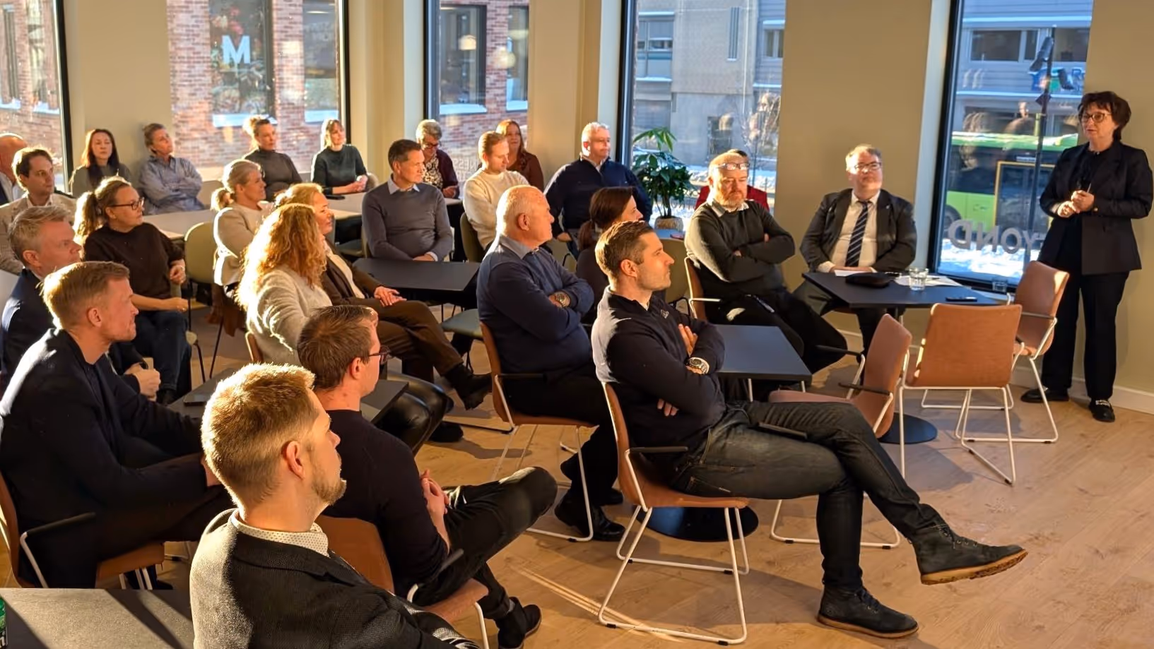 Møteforsamling i Kunnskapsbyens lokaler.