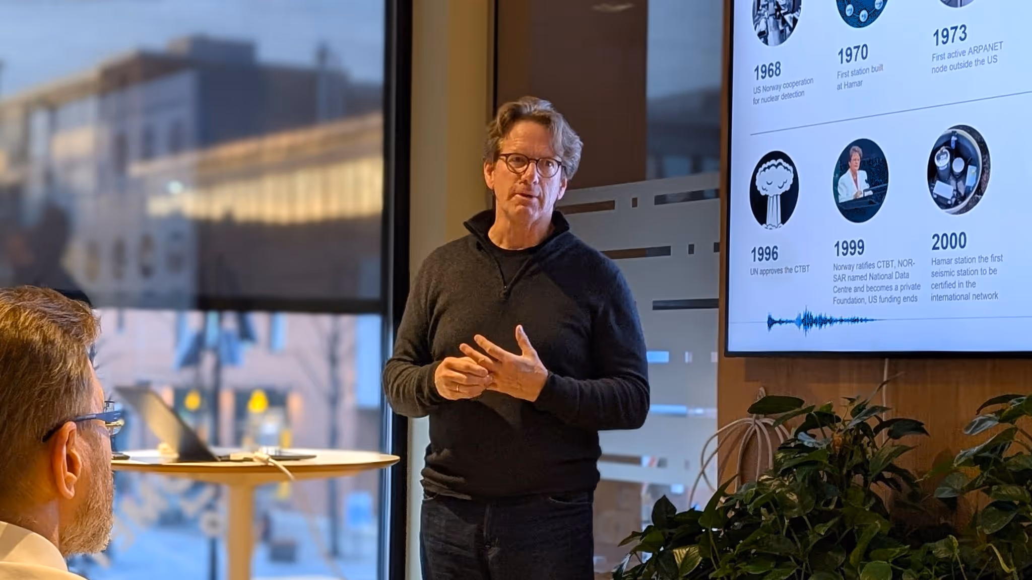 Birger Steen fortalte om NORSARs rolle i overvåkingen av prøvestansavtale og ga også et innblikk i det produktive innovasjonsmiljøet som har vokst fram i Ukraina. 