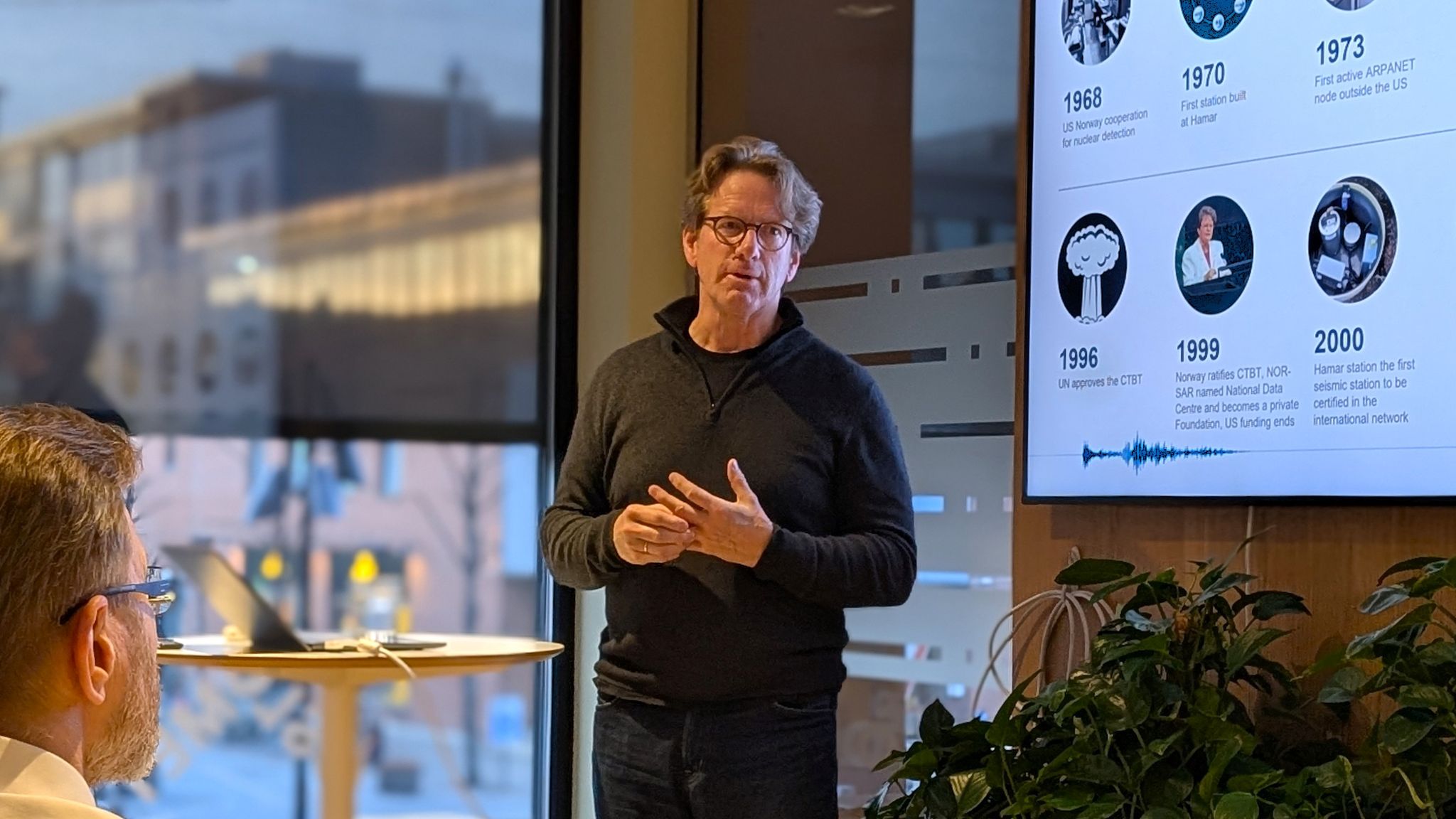 Birger Steen fortalte om NORSARs rolle i overvåkingen av prøvestansavtale og ga også et innblikk i det produktive innovasjonsmiljøet som har vokst fram i Ukraina. 