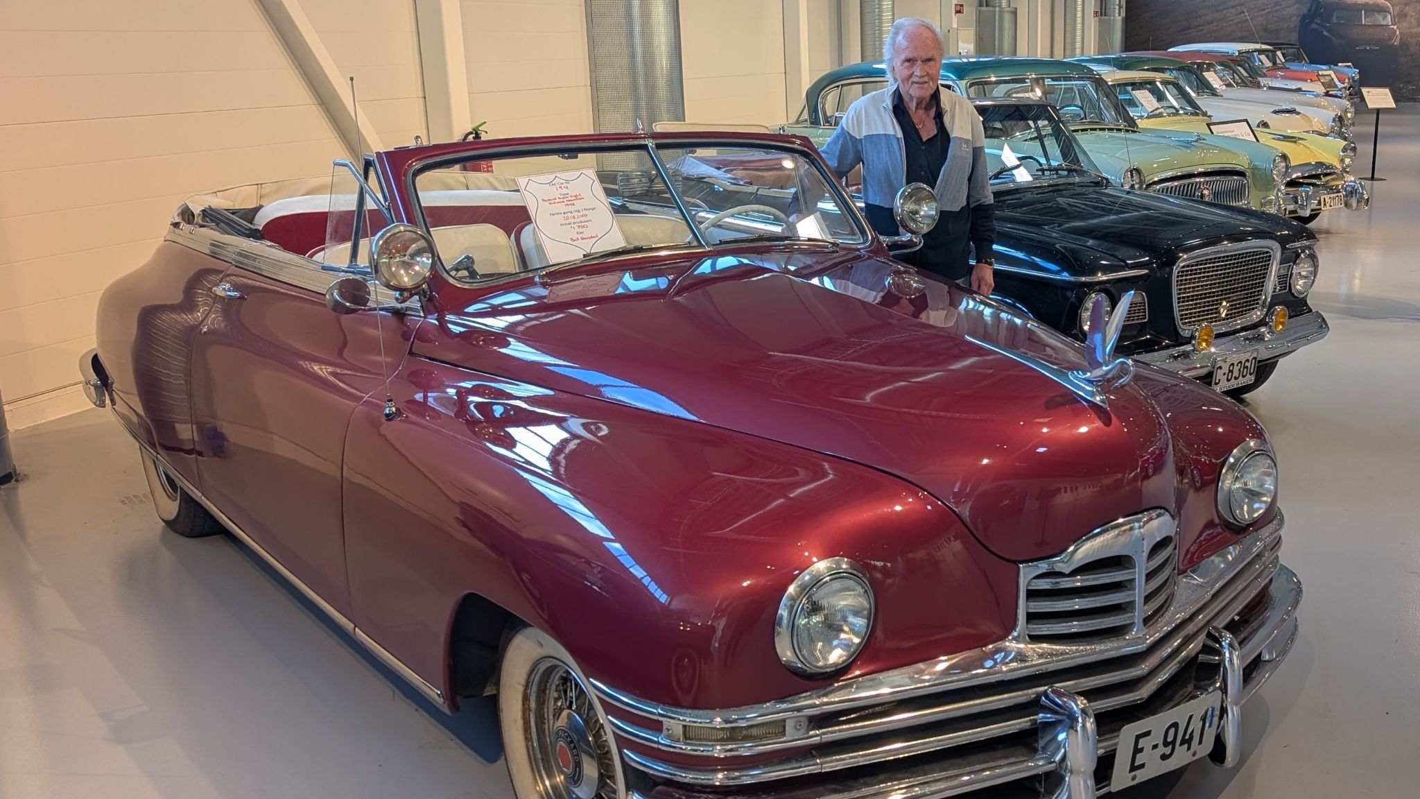 Den staselige bilen som kjørte Kong Harald under 100 årsjubileet til Sørumsand mekaniske verksted.