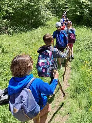 enfants pendant marche scolaire fsd