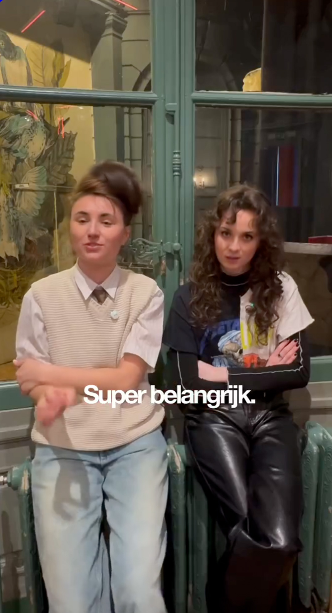Kids with Buns die tegen de camera spreken