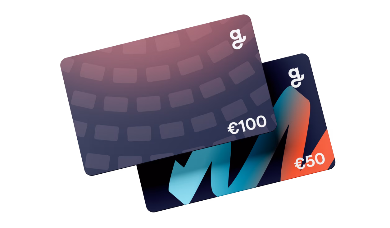 Une image divisée avec une pile de deux cartes-cadeaux Giftify sur la gauche