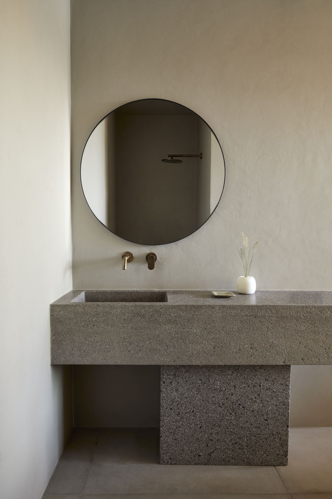 Custom Concrete T15 BH Washbasin