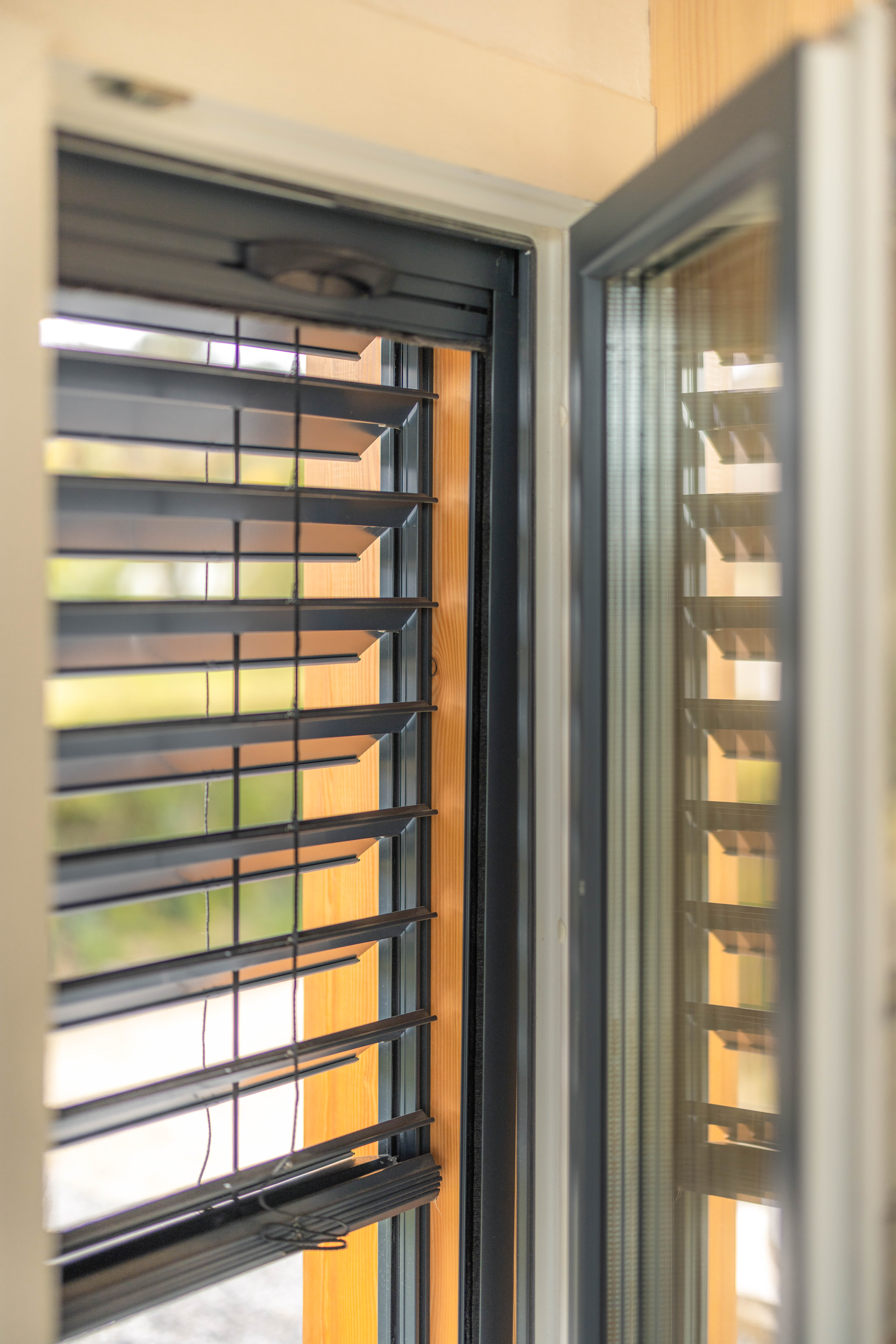 Brise-Soleil Orientable sur mesure — MD Rénov', pose de menuiseries en Haute-Savoie