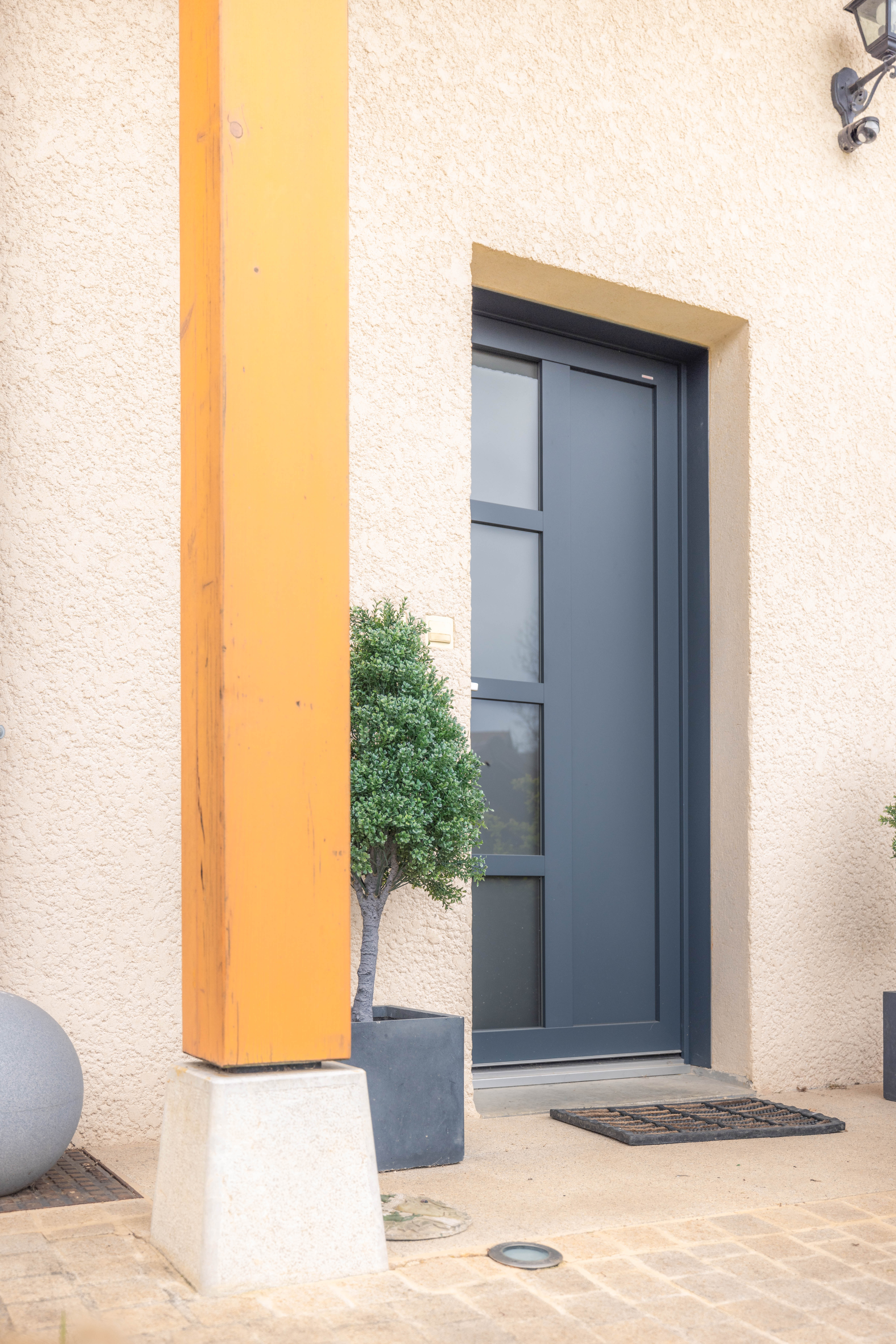 Porte d’entrée PVC sur mesure — MD Rénov', pose de menuiseries en Haute-Savoie